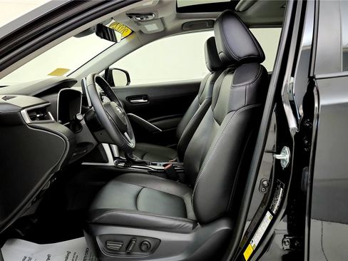 Used 2022 Toyota Corolla Cross XLE image 25