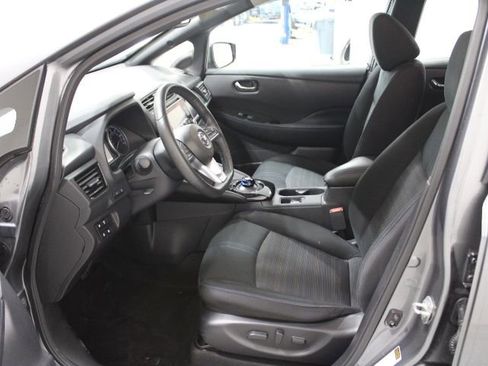 Used 2020 Nissan Leaf SV w/ SV Technology Package image 11