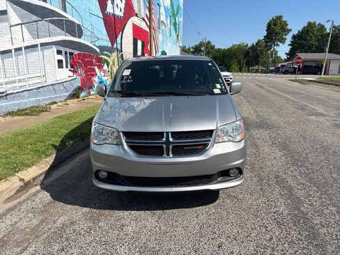 Used 2020 Dodge Grand Caravan SXT FWD image 11