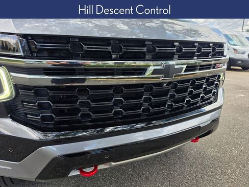 Used 2021 Chevrolet Tahoe Z71 w/ Luxury Package AWD/4WD image 16