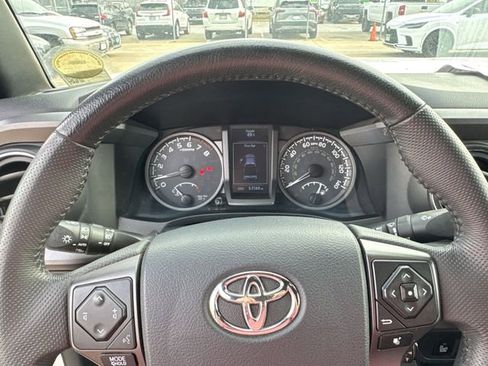Used 2019 Toyota Tacoma TRD Off-Road image 11