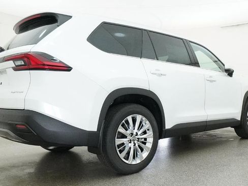 New 2026 Toyota Grand Highlander Platinum image 9