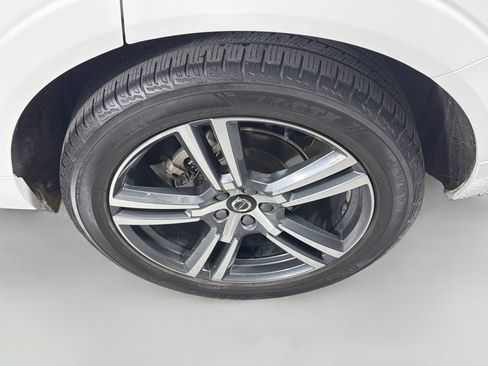 Used 2021 Volvo XC60 T5 Momentum w/ Premium Package FWD image 31