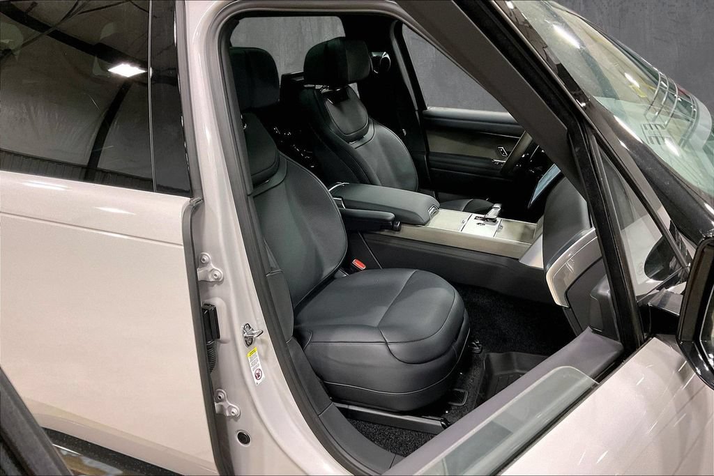 New 2026 Land Rover Range Rover SV AWD/4WD image 11