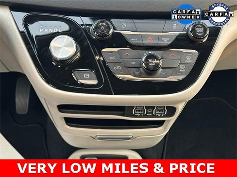 Used 2024 Chrysler Voyager LX image 15