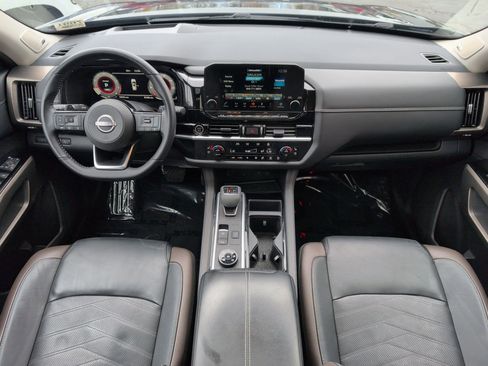 Used 2023 Nissan Pathfinder Platinum image 28