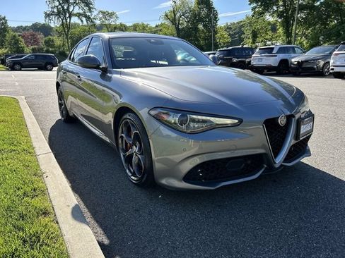 Used 2018 Alfa Romeo Giulia Ti Sport w/ Quick Order Package 22S Sport AWD/4WD image 2