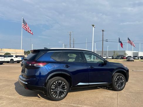 Used 2024 Nissan Rogue Platinum FWD image 24