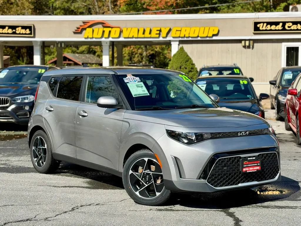 Used 2023 Kia Soul EX FWD image 1