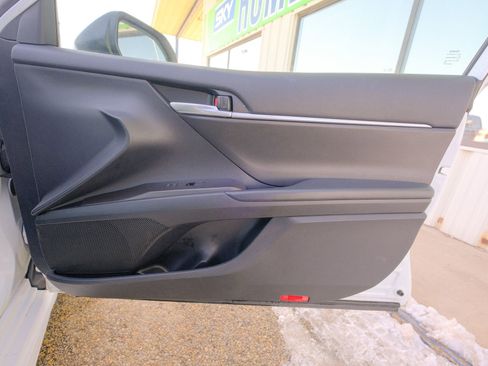 Used 2023 Toyota Camry SE image 17