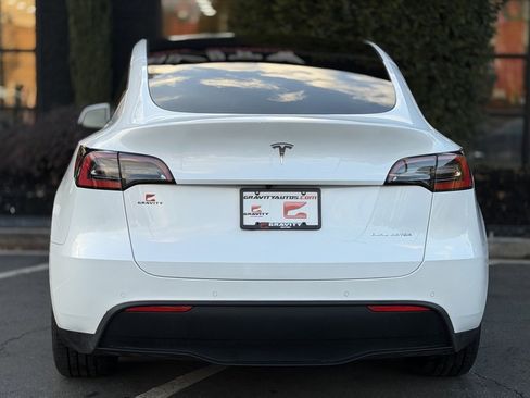 Used 2021 Tesla Model Y Long Range image 14