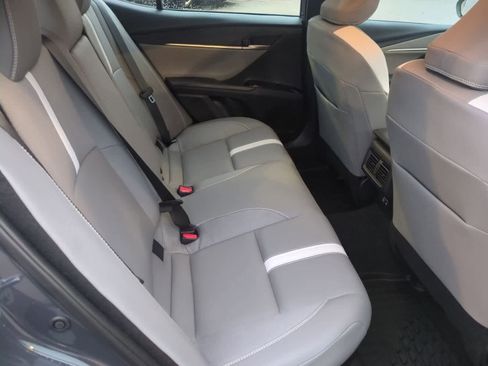 Used 2025 Toyota Camry SE image 21