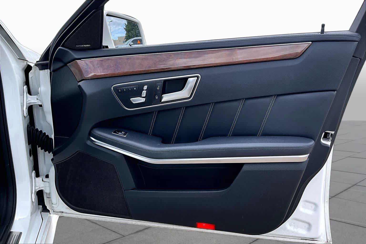 Used 2015 Mercedes-Benz E 400 4MATIC Sedan image 21