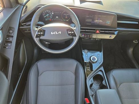 Used 2023 Kia Niro Wind w/ Wind Preserve Package FWD image 12