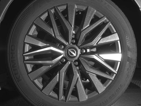 Used 2025 Nissan Altima 2.5 SV FWD image 14