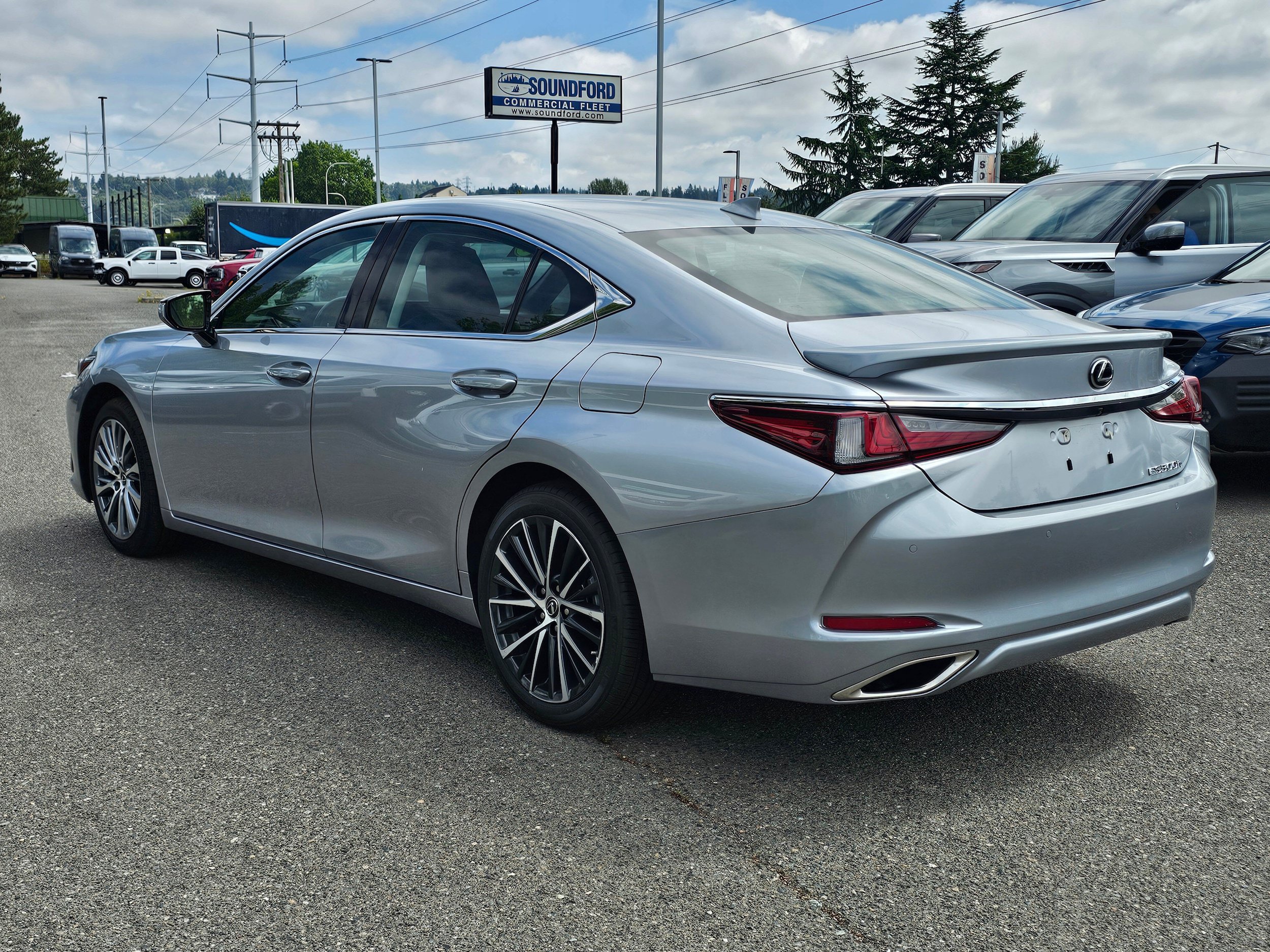 Used 2025 Lexus ES 300h w/ Premium Package FWD image 7