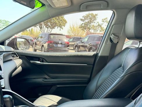 Used 2021 Toyota Camry SE w/ Carpet Mat Package (TMS) image 14