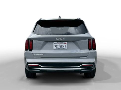 Used 2023 Kia Sorento EX w/ Panoramic Sunroof Package image 4