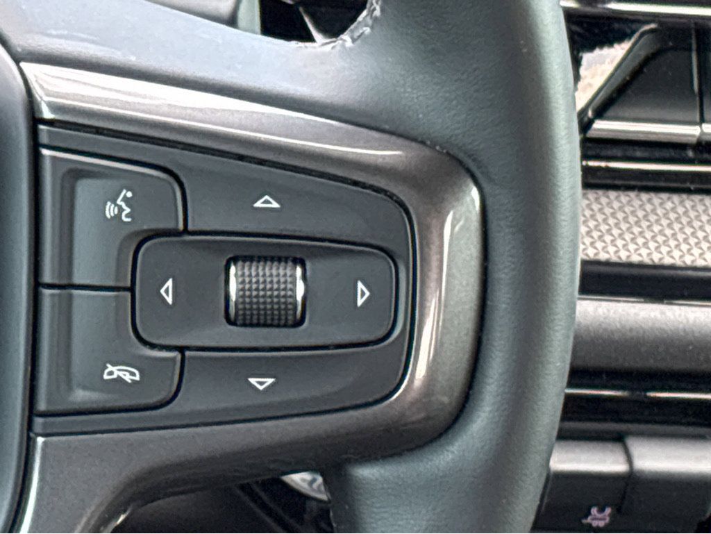 Used 2025 Chevrolet Silverado 1500 ZR2 w/ Technology Package AWD/4WD image 9