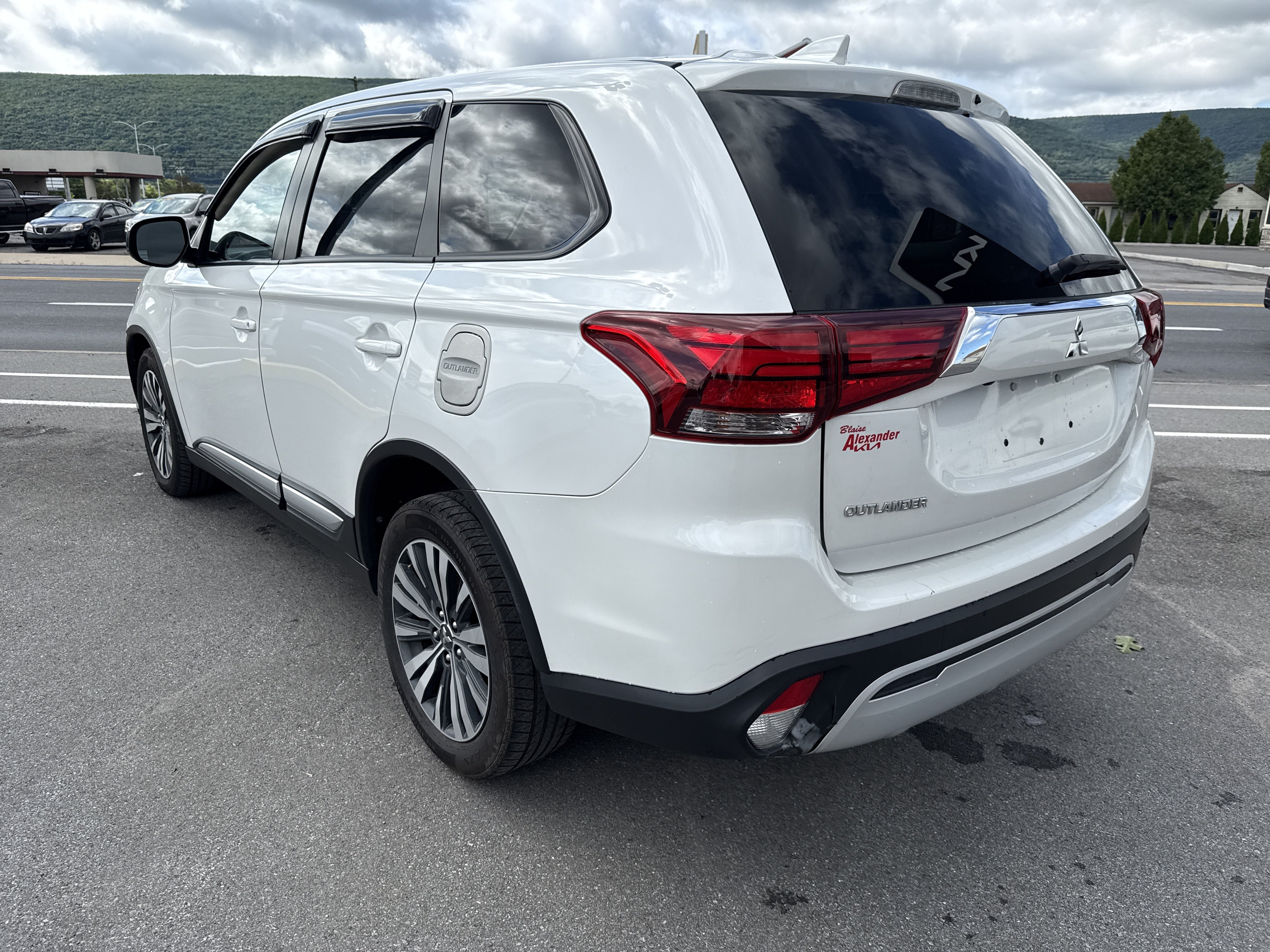 Used 2020 Mitsubishi Outlander ES AWD/4WD image 6