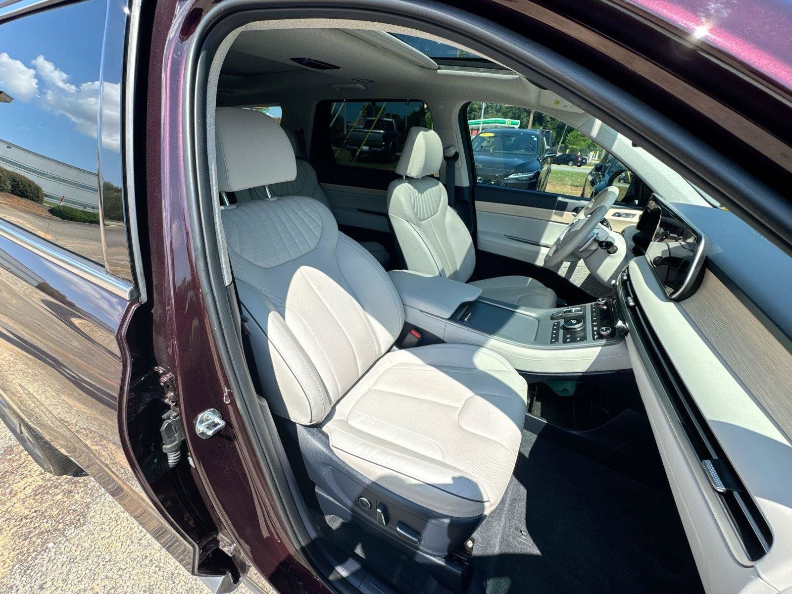 Used 2024 Hyundai Palisade Limited FWD image 18