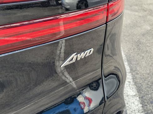 Used 2022 Genesis GV70 2.5T w/ Advanced Package AWD/4WD image 8