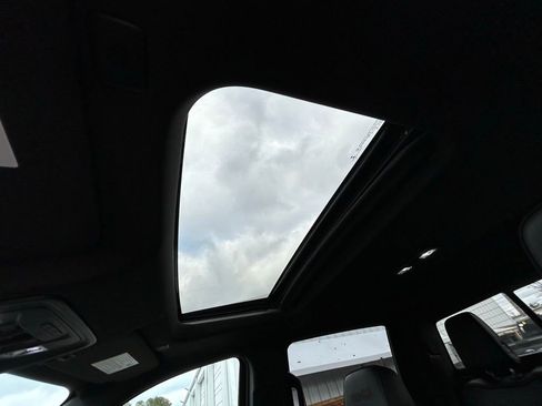 Used 2022 Chevrolet Silverado 1500 High Country w/ High Country Premium Package image 32