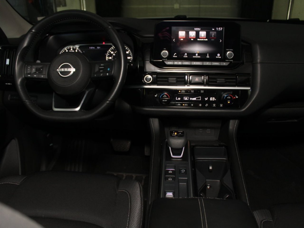 Used 2024 Nissan Pathfinder SV FWD image 32