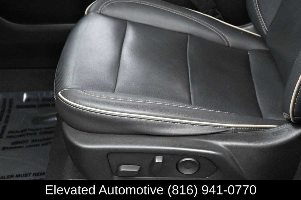 Used 2023 GMC Yukon SLT AWD/4WD image 18