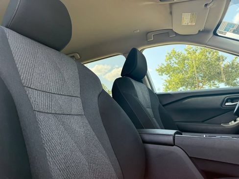Used 2024 Nissan Rogue SV FWD image 24