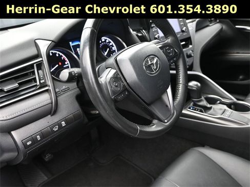 Used 2024 Toyota Camry SE image 12