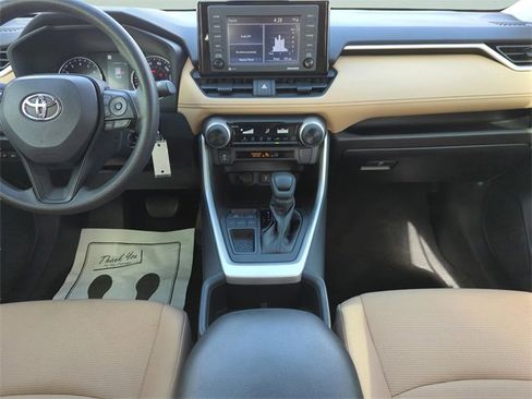 Used 2022 Toyota RAV4 LE image 17