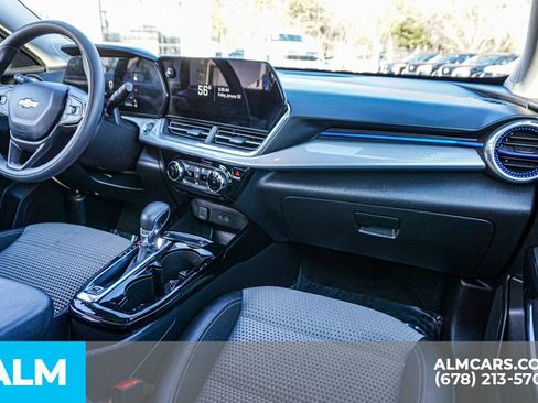 Used 2024 Chevrolet Trax LT image 24