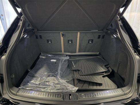 Certified 2023 Porsche Macan image 28