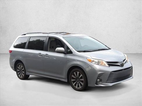 Used 2018 Toyota Sienna XLE AWD/4WD image 3