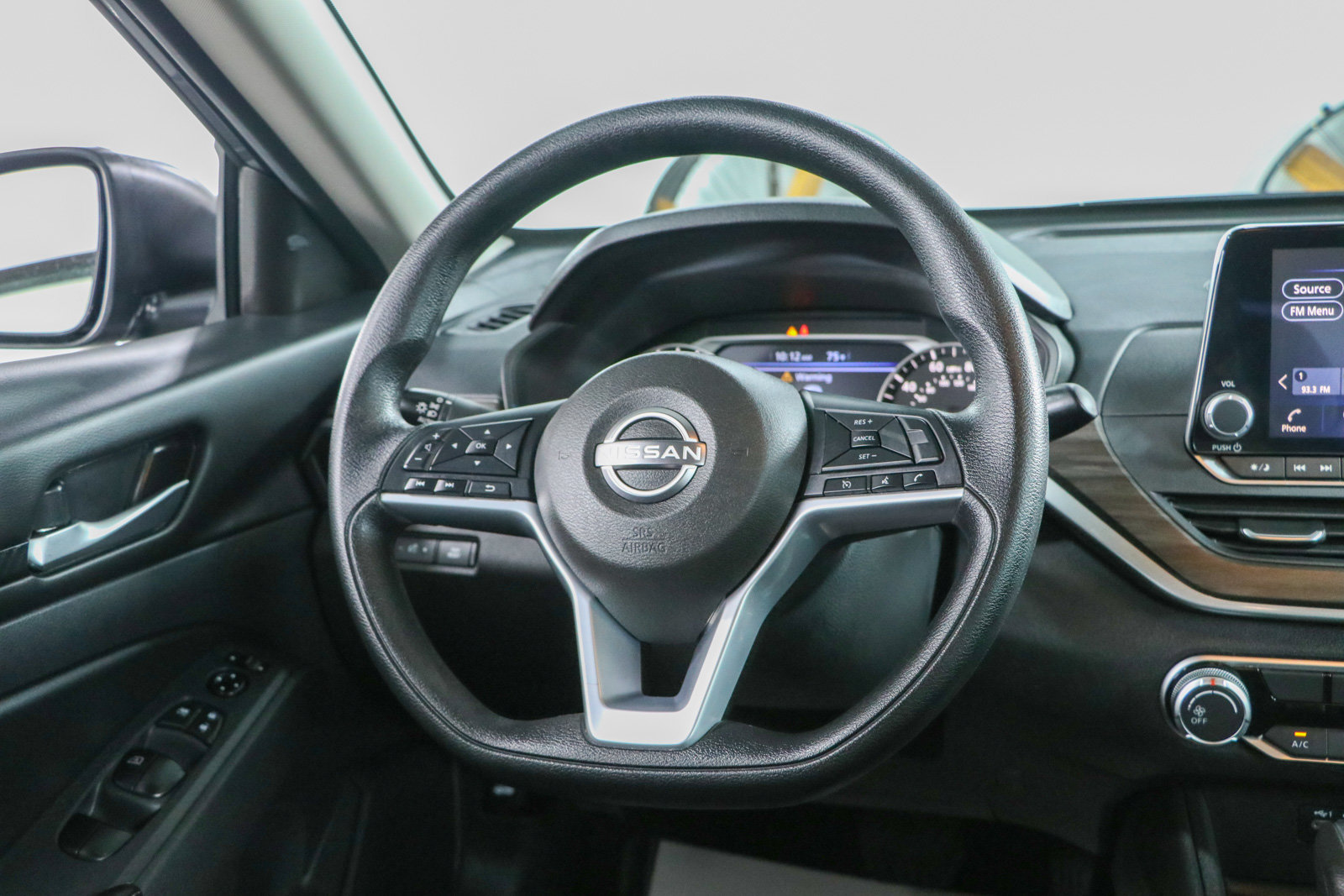 Used 2025 Nissan Altima 2.5 SV FWD image 12