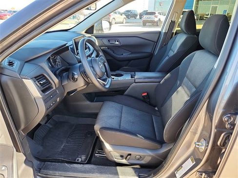 Used 2024 Nissan Rogue SV image 11