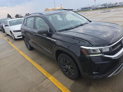 Used 2024 Volkswagen Taos S image 2