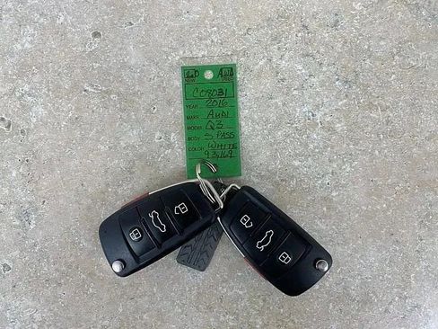 Used 2016 Audi Q3 2.0T Prestige w/ Prestige Package AWD/4WD image 24