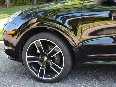 Used 2023 Porsche Cayenne Platinum Edition AWD/4WD image 12