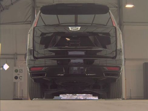 Used 2024 Cadillac Escalade Sport Platinum image 5