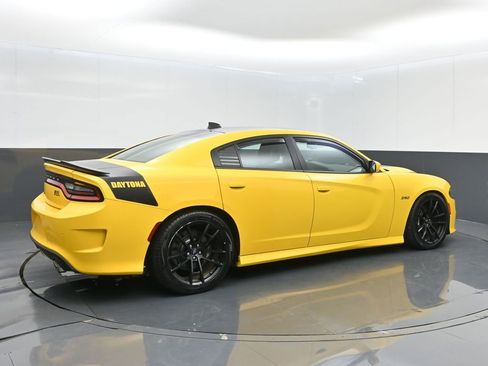 Used 2017 Dodge Charger R/T RWD image 8
