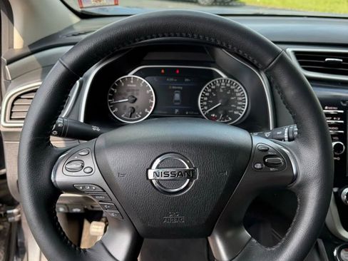 Used 2019 Nissan Murano SV image 16