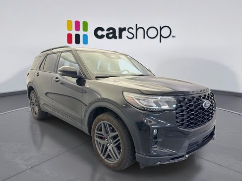 Used 2025 Ford Explorer ST-Line w/ ST-Line Street Pack AWD/4WD image 7