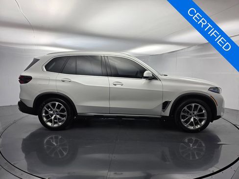 Certified 2024 BMW X5 sDrive40i w/ Premium Package RWD image 3