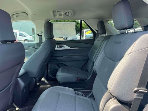 Used 2026 Ford Explorer Active AWD/4WD image 16