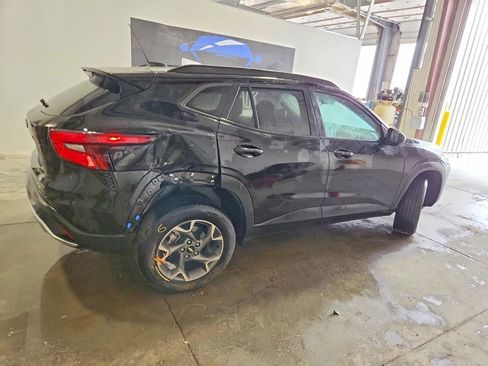 Used 2025 Chevrolet Trax LT FWD image 4