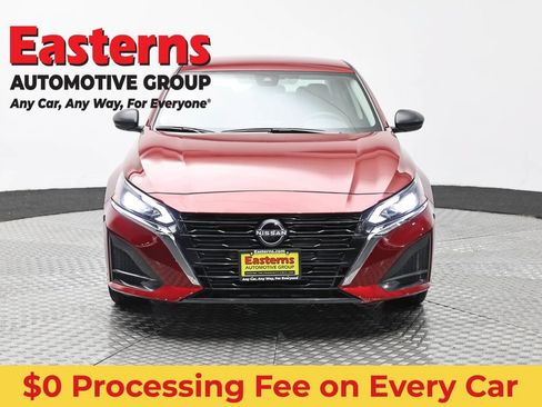 Used 2025 Nissan Altima 2.5 SV FWD image 2