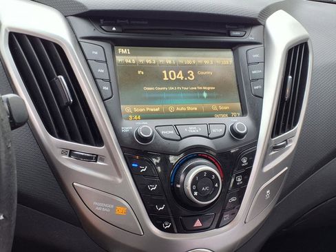 Used 2013 Hyundai Veloster w/ Style Pkg image 7