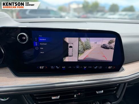 Used 2025 Chevrolet Suburban High Country AWD/4WD image 25